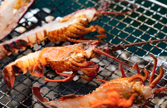 島の湾内にある砂浜でBBQ